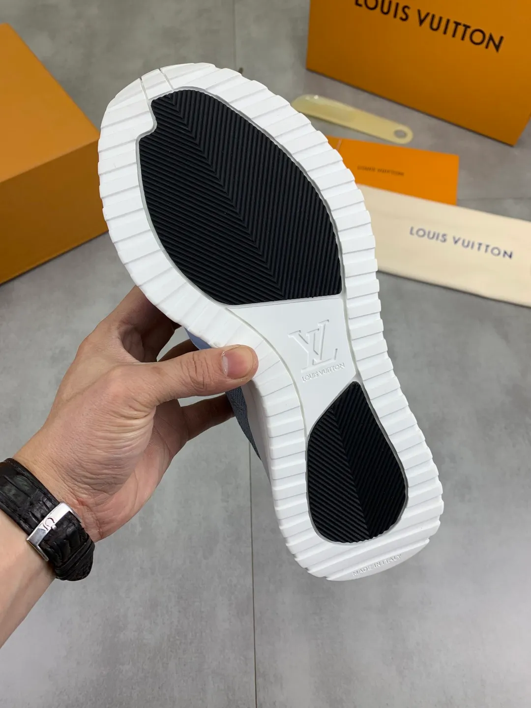 Men's men's shoes P680 new style 💶[LOUIS VUITTON] (original order) new style 🍀LV Louis Vuitton * - top version of LV classic trendy shoes! Use imported original cowhide and water-dyed cowhide lining. The latest original wear-resistant TPU combination outsole! High quality products! Multiple colors available, code number: 39-45 (46 customized)